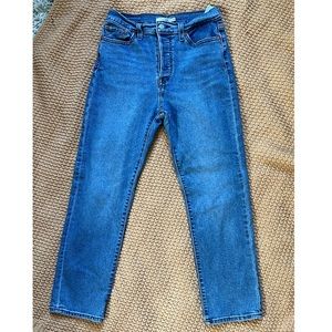 Levis Wedgie Straight Jeans